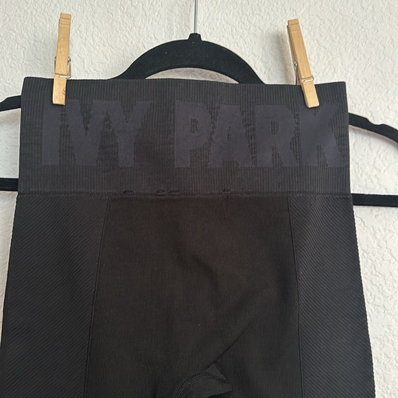 NWOT IVY PARK X ADIDAS circular three stripe leggings black XS - Picture 2 of 7